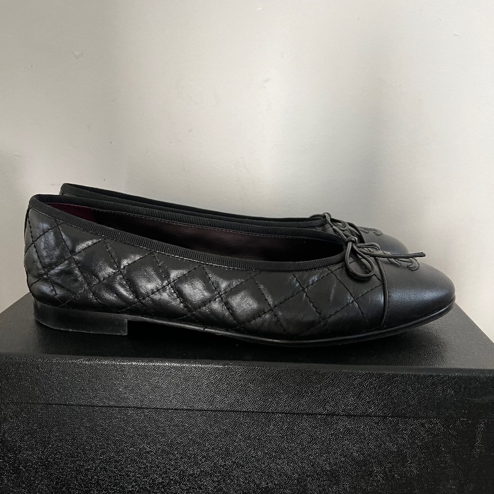 Chanel quilted ballet flat 38.5